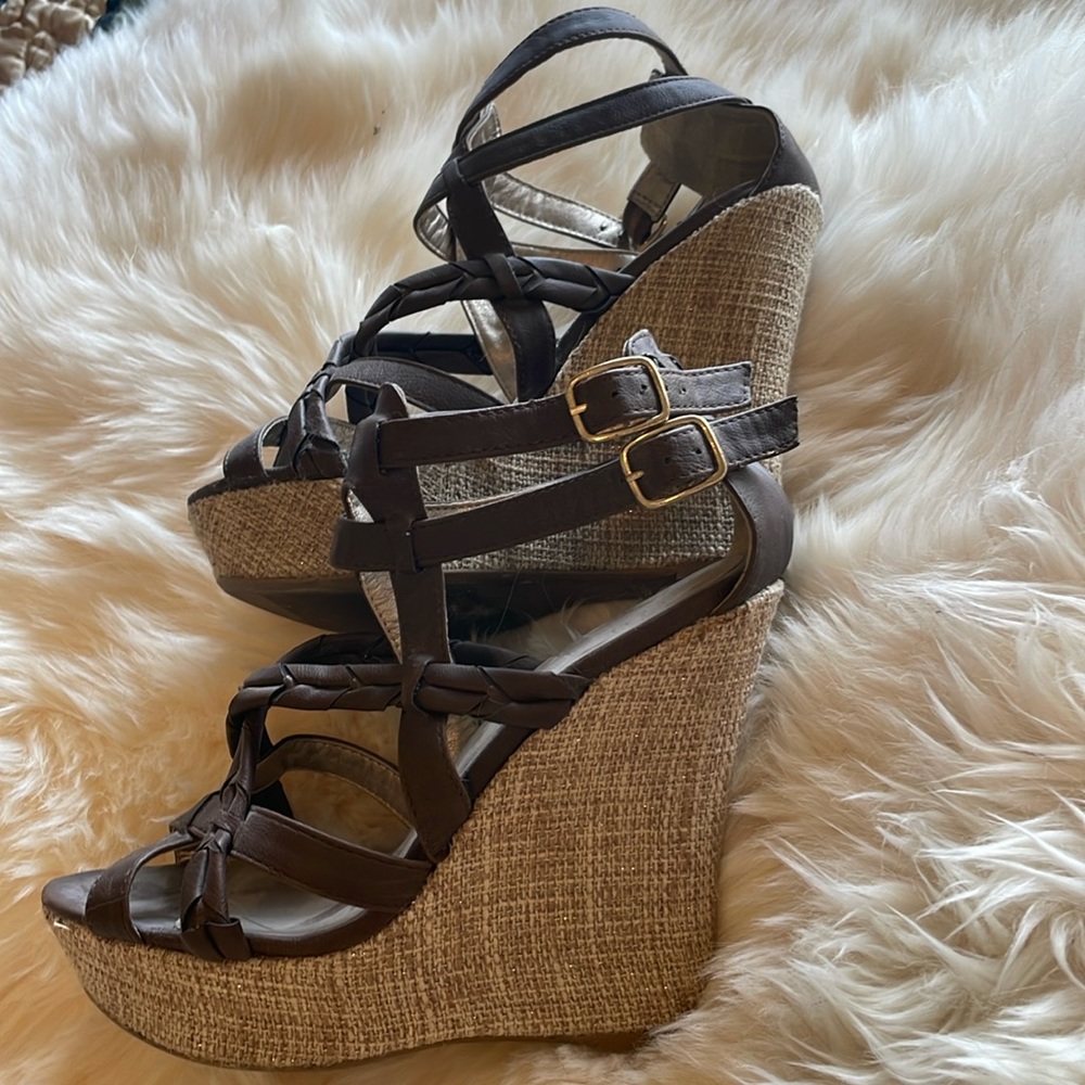 Leather braided size 7 sandals